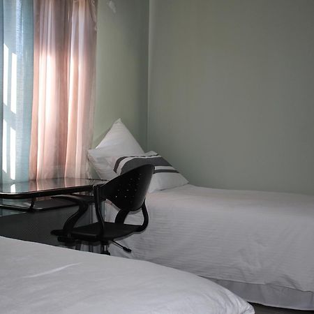 Coco Palm Bed&Breakfast Windhoek Esterno foto