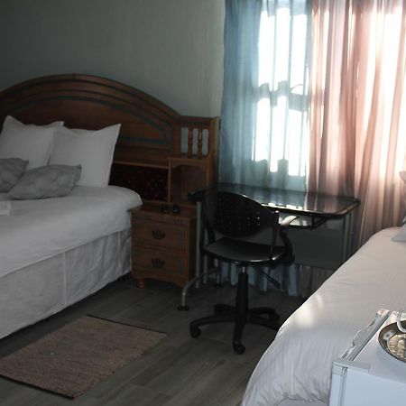 Coco Palm Bed&Breakfast Windhoek Esterno foto