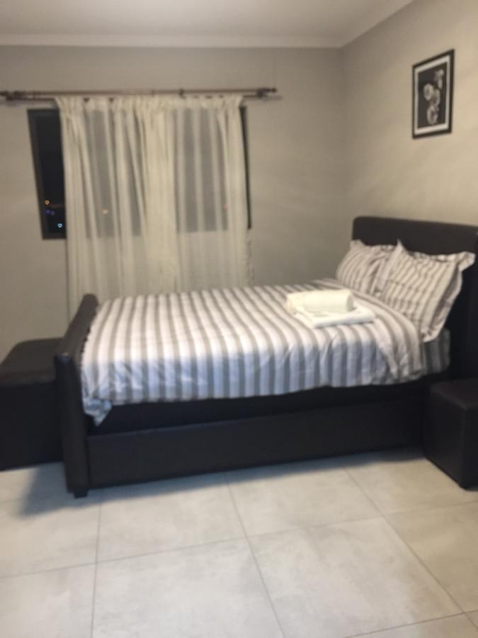 Coco Palm Bed&Breakfast Windhoek Esterno foto