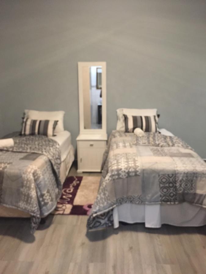 Coco Palm Bed&Breakfast Windhoek Esterno foto