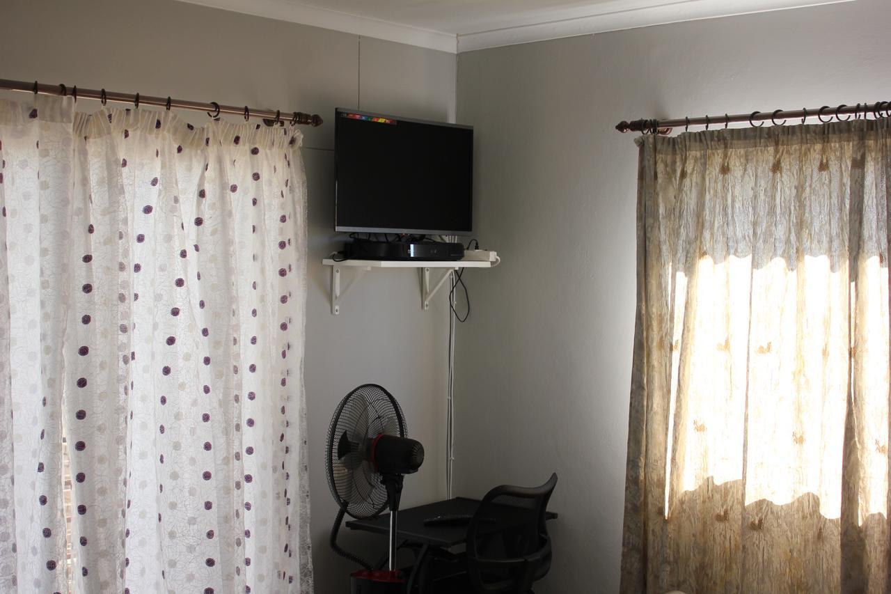 Coco Palm Bed&Breakfast Windhoek Esterno foto
