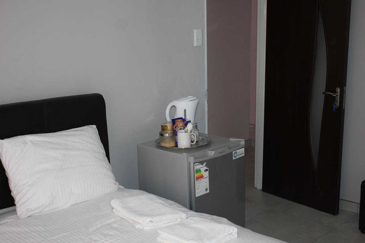 Coco Palm Bed&Breakfast Windhoek Esterno foto