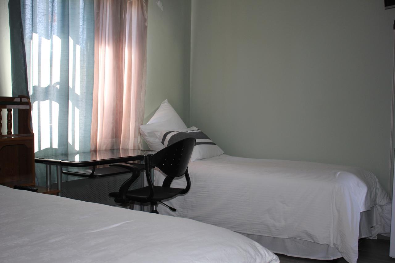 Coco Palm Bed&Breakfast Windhoek Esterno foto