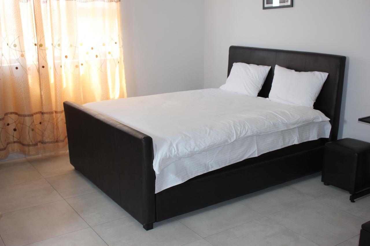 Coco Palm Bed&Breakfast Windhoek Esterno foto