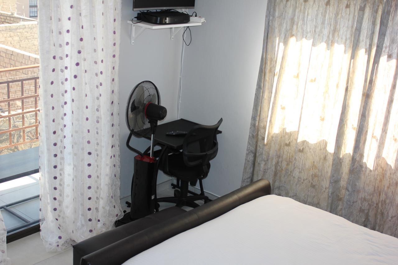 Coco Palm Bed&Breakfast Windhoek Esterno foto