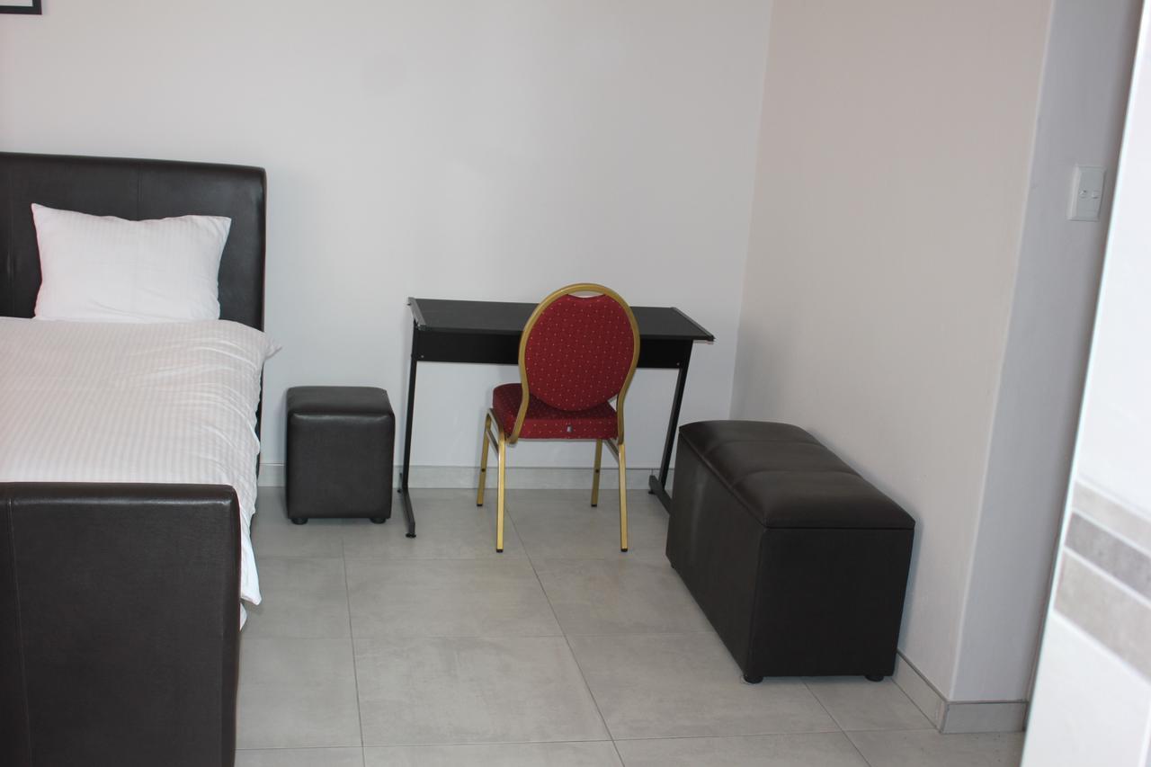 Coco Palm Bed&Breakfast Windhoek Esterno foto