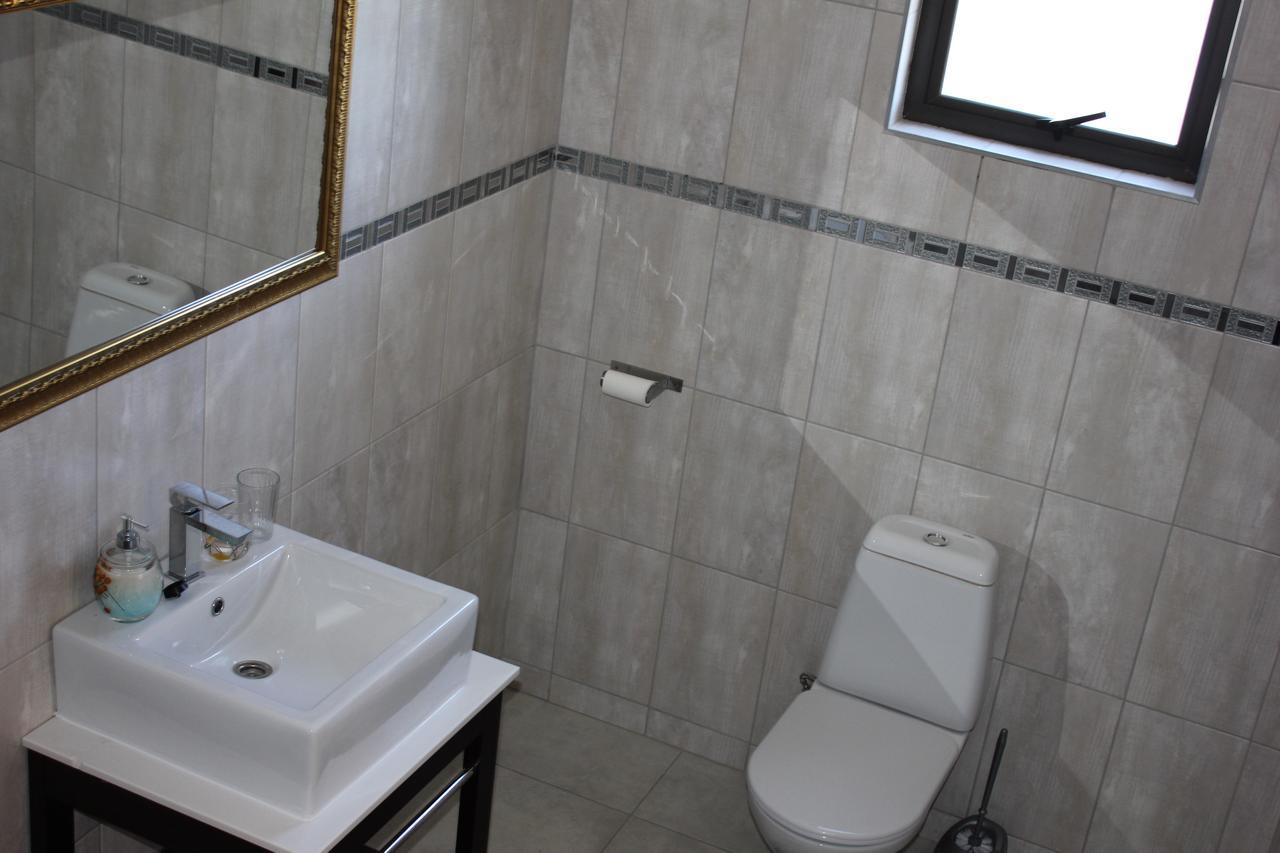 Coco Palm Bed&Breakfast Windhoek Esterno foto