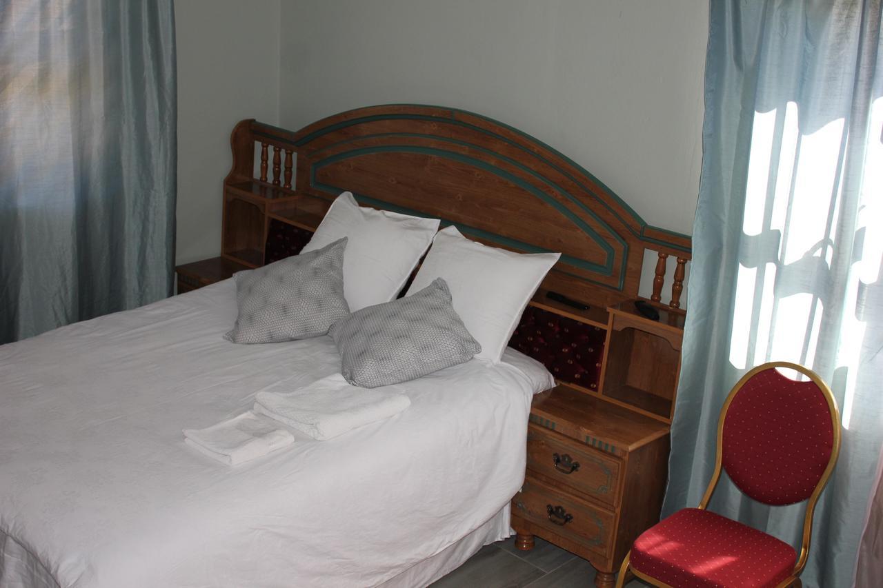 Coco Palm Bed&Breakfast Windhoek Esterno foto