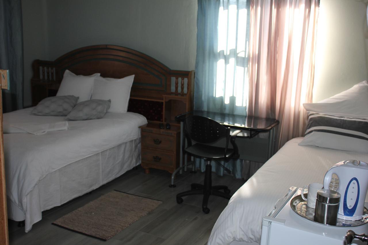 Coco Palm Bed&Breakfast Windhoek Esterno foto